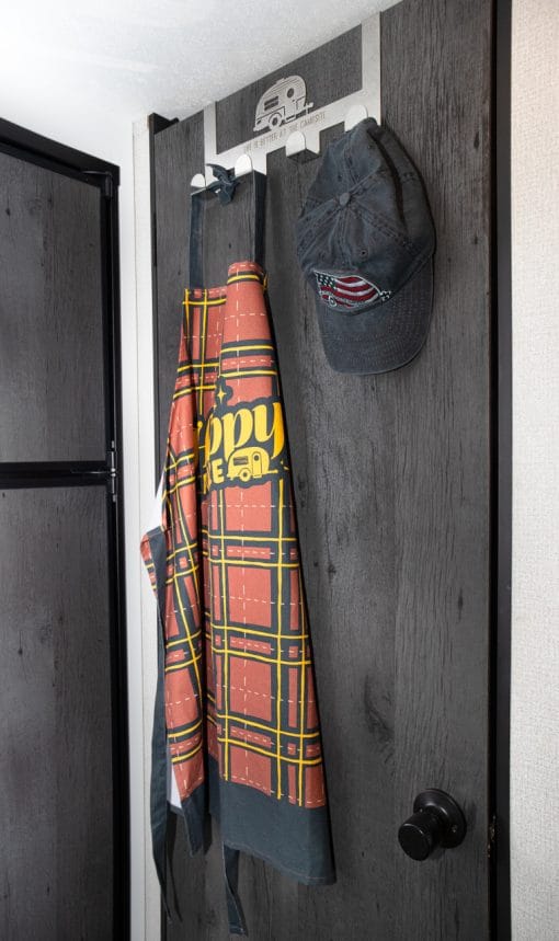 LIBATC 53121 Apron; Red Plaid